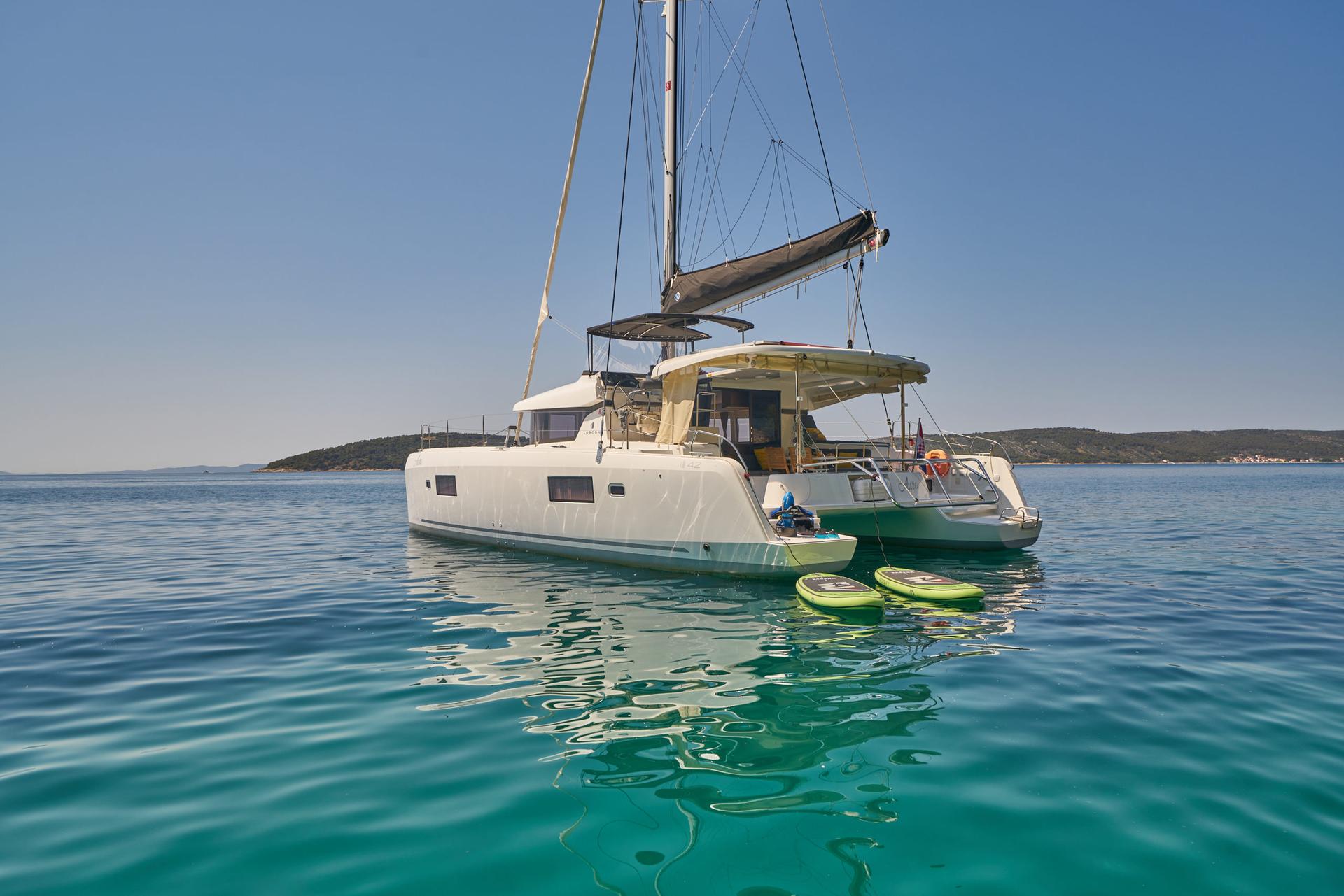 Charter sailing catamaran Aura