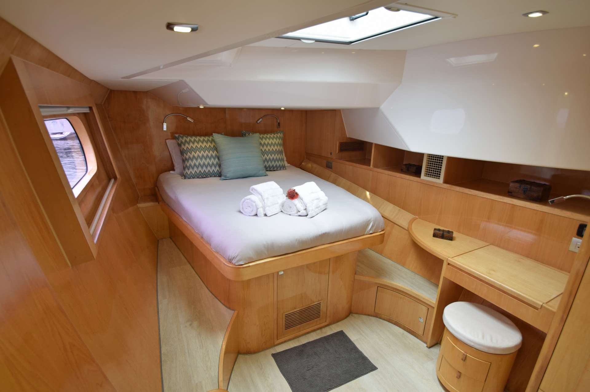 crewed yacht charter double cabin Laysan