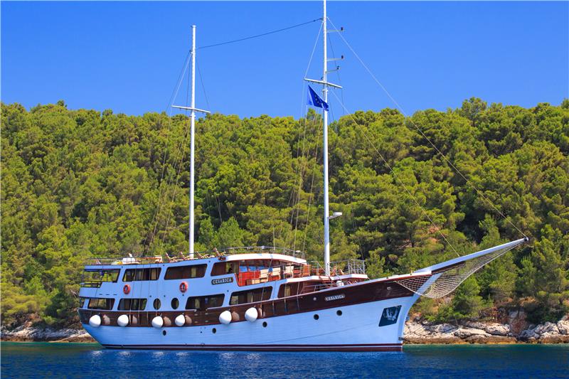 Crewed Yacht charter Gulet Cesarica