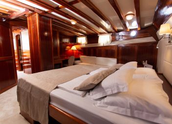 Croatia yacht charter Kadena master cabin