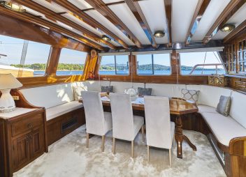 Croatia yacht charter Perla saloon