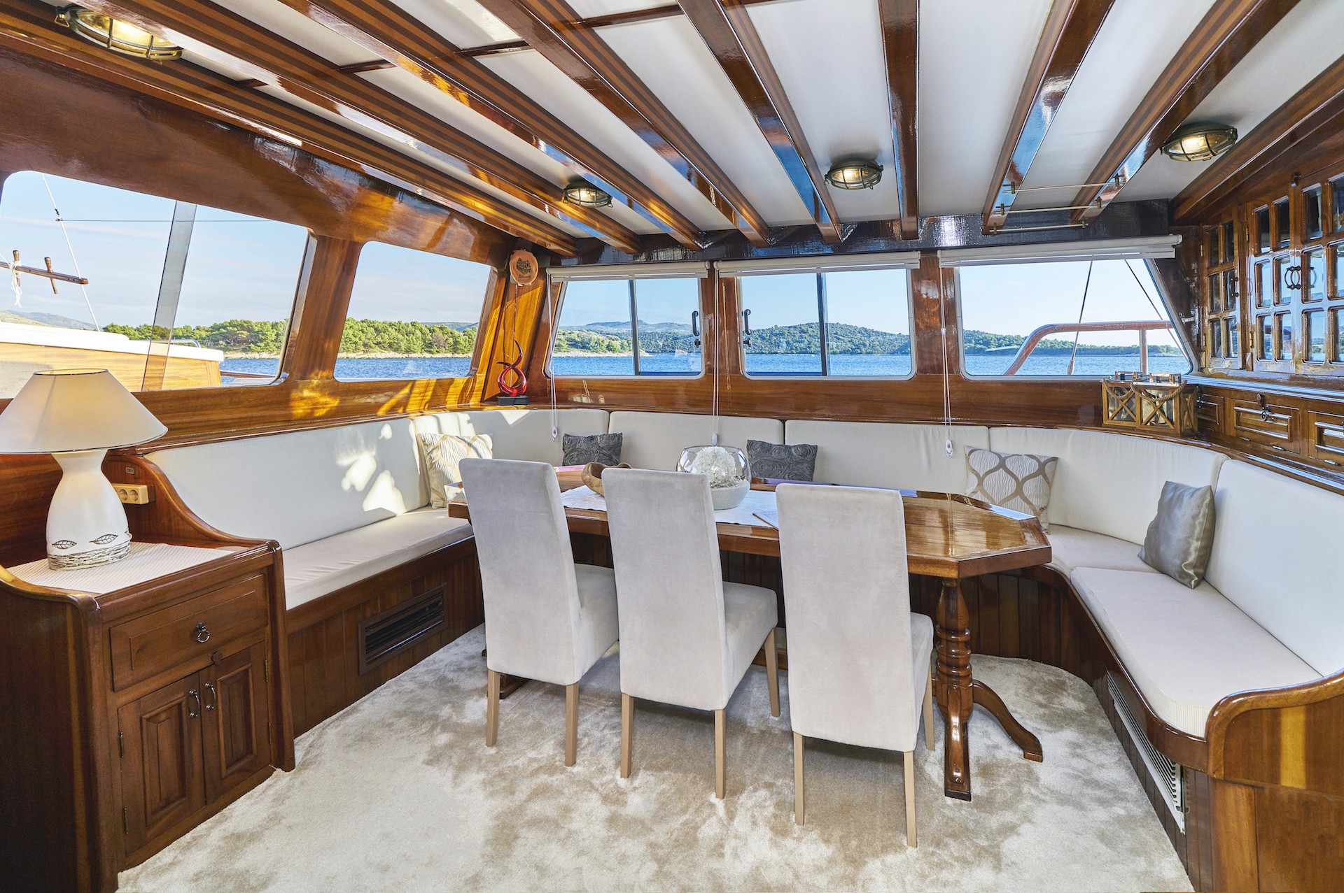 Croatia yacht charter Perla saloon