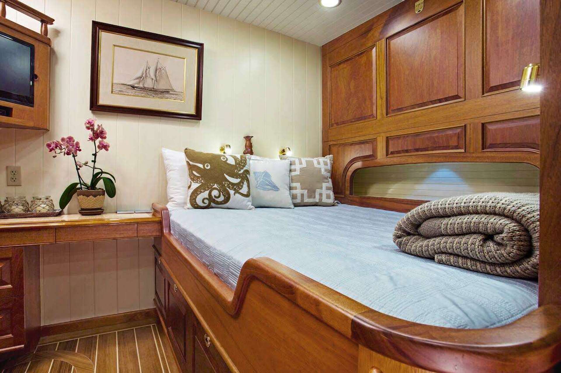 Croatia Columbia yacht charter twin cabin