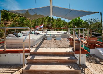 Croatian luxury yacht charter Corsario sundeck
