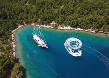 Croatian yacht charter Dolce Vita anchor