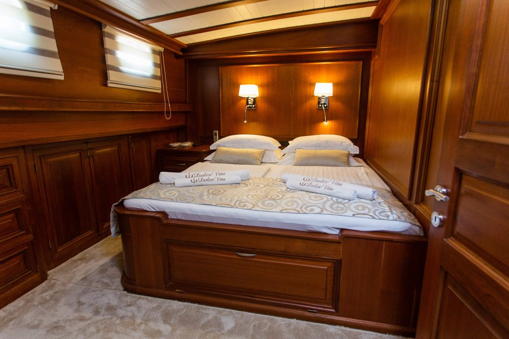 Croatian yacht charter Dolce Vita double cabin