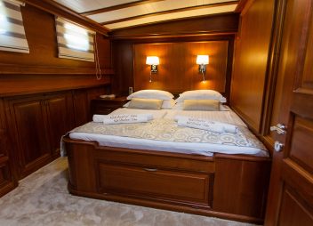 Croatian yacht charter Dolce Vita double cabin