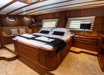 Croatian yacht charter Dolce Vita master cabin aft