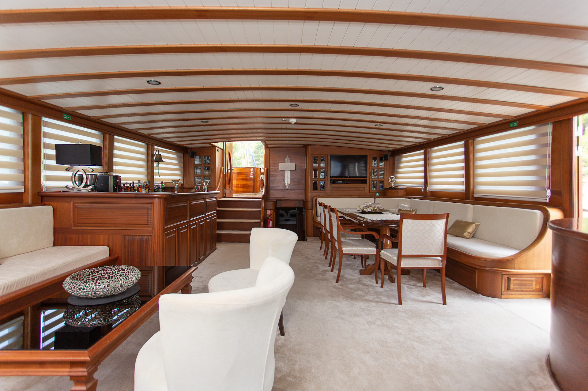 Croatian yacht charter Dolce Vita saloon