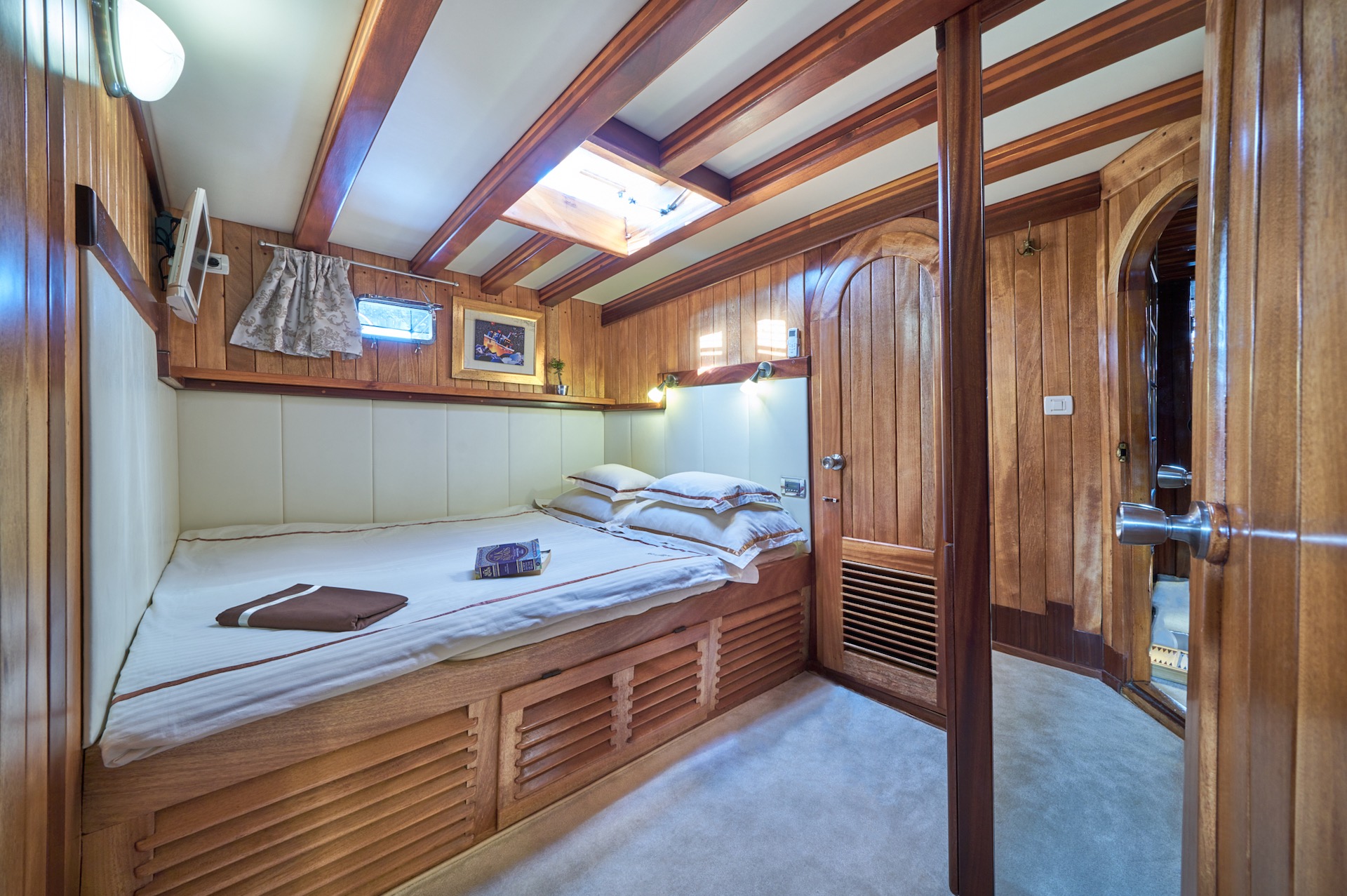 Croatian yacht charter Libra cabin