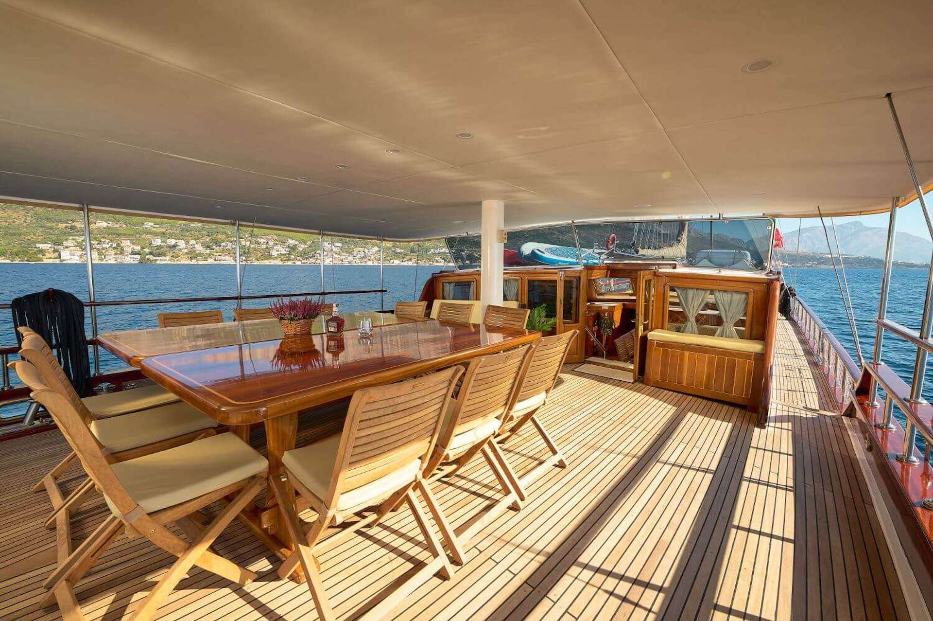 Croatian yacht charter Linda alfresco dining
