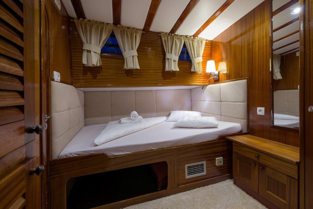 Croatian yacht charter Linda cabin