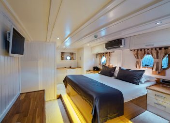 Croatian yacht charter Maske cabin