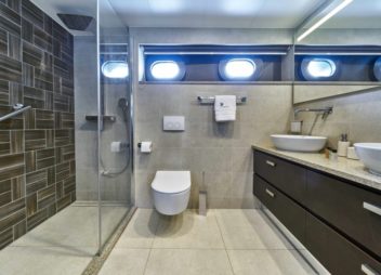 Dalmatino sailing yacht bathroom