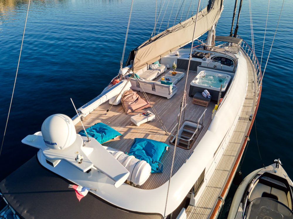 Flybridge sailing yacht San Limi