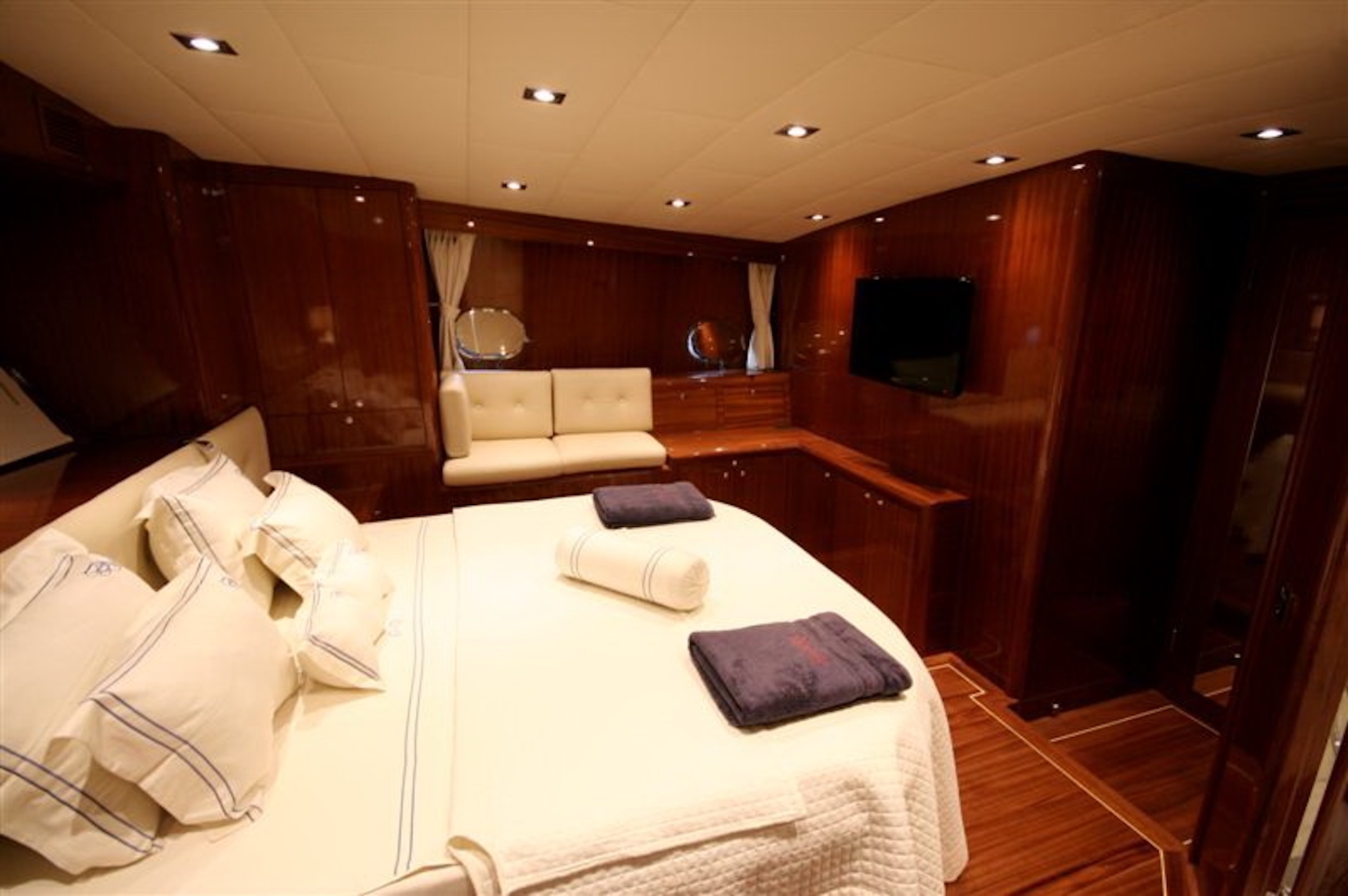 gulet yacht charter Didi cabin seating