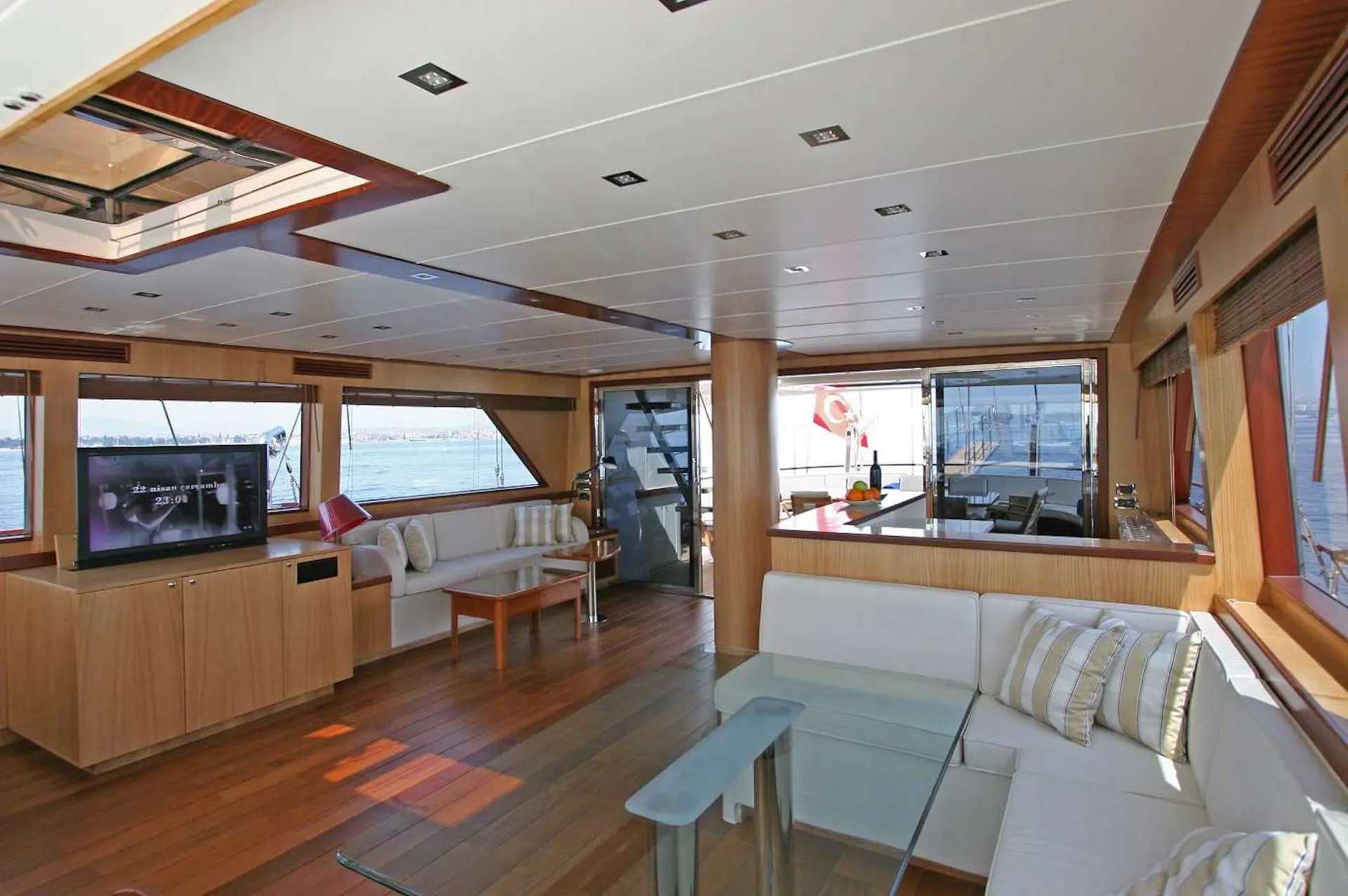 gulet yacht charter Getaway saloon
