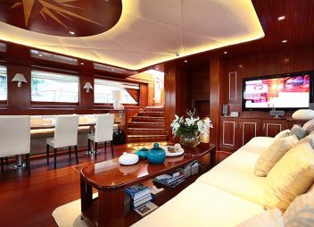 gulet yacht charter La Bella Vita saloon