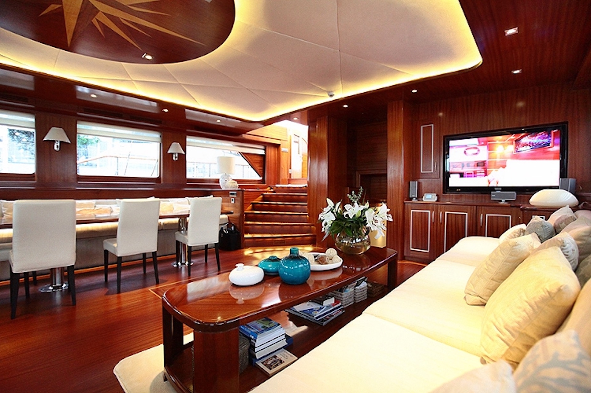 gulet yacht charter La Bella Vita saloon