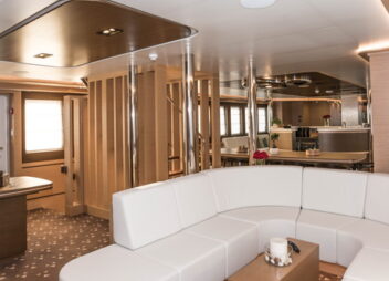 Luxury sailing yacht Aiaxaia salon