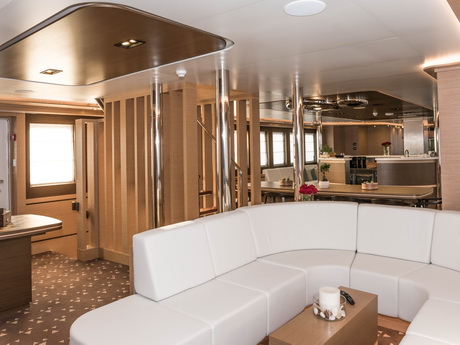 Luxury sailing yacht Aiaxaia salon