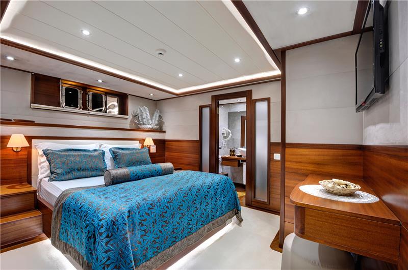 Luxury sailing yacht Alessandro double cabin