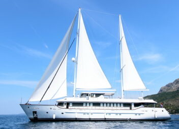 Luxury sailing yacht for charter Aiaxaia