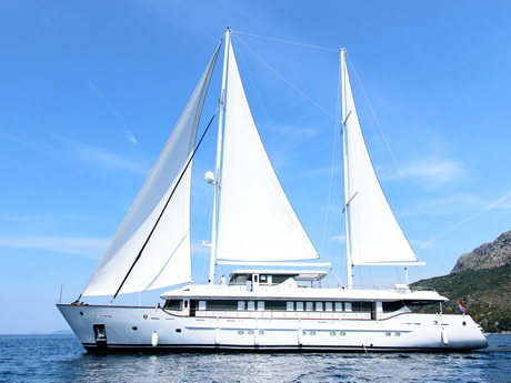 Luxury sailing yacht for charter Aiaxaia