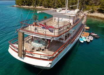 luxury yacht charter Corsario