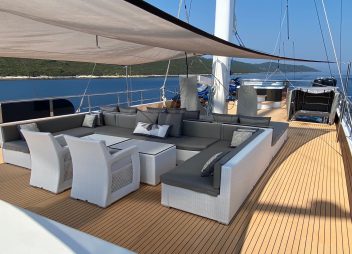 luxury yacht charter Aurum Sky