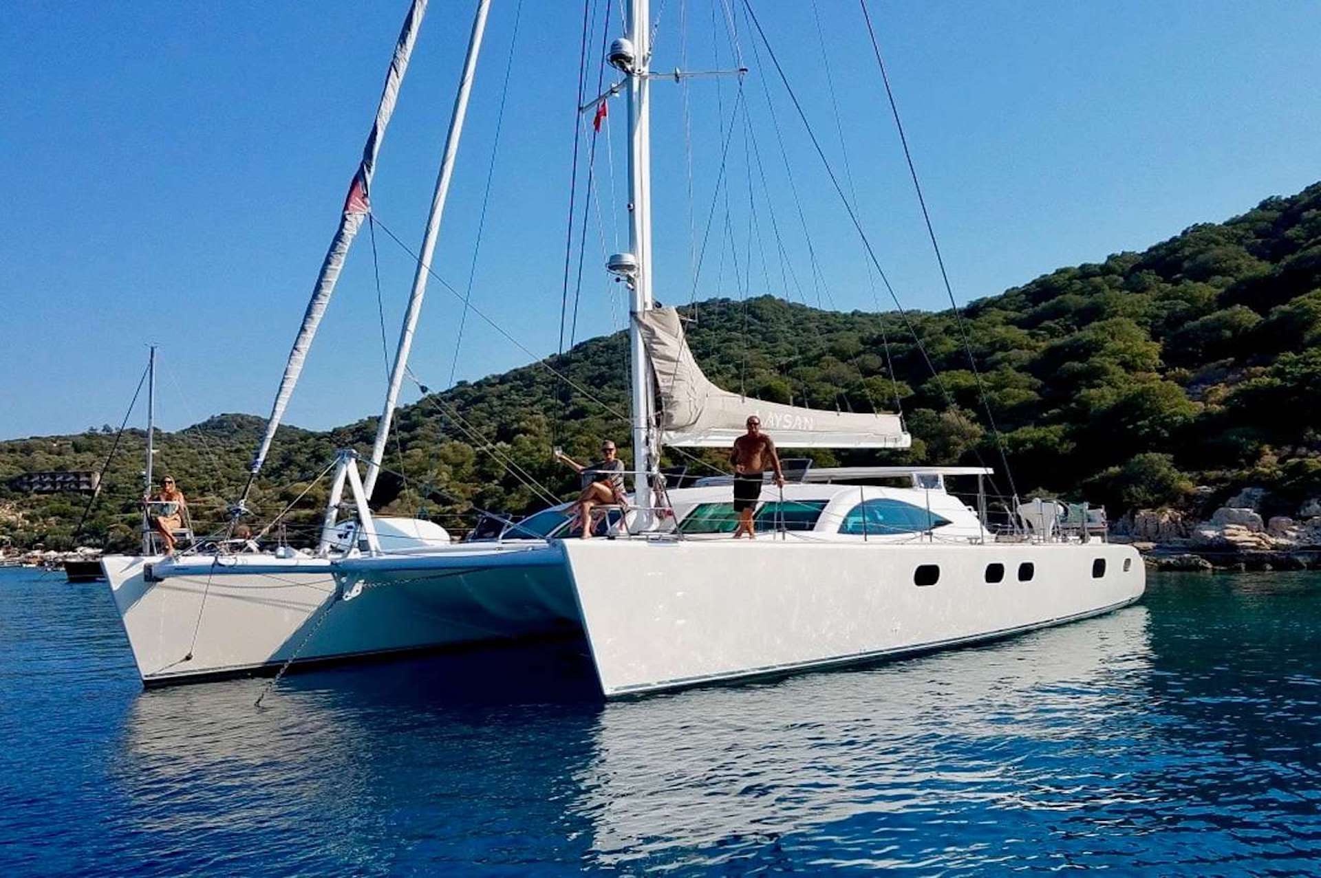 luxury yacht charter Laysan catamaran