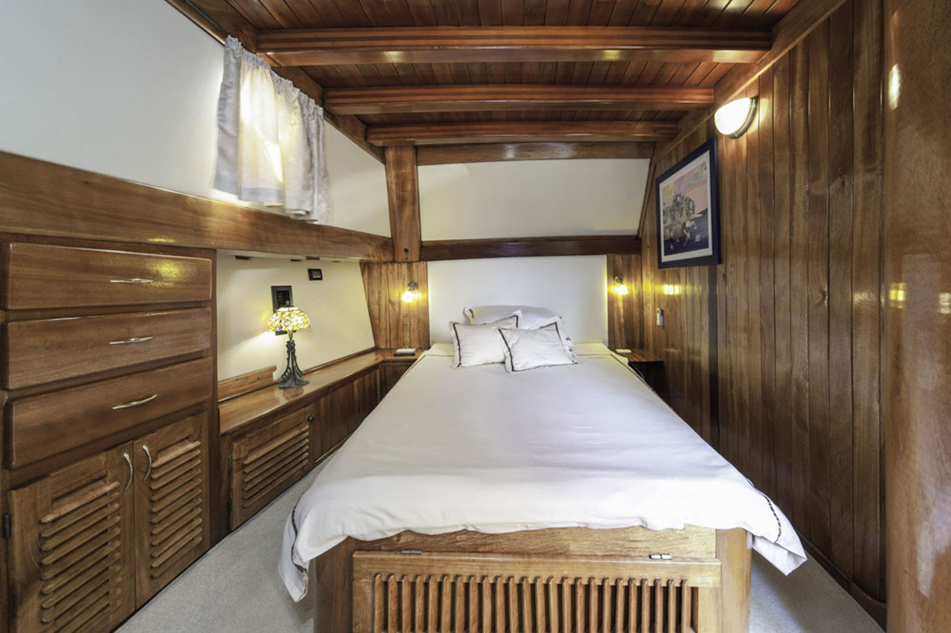 luxury yacht charter Libra cabin