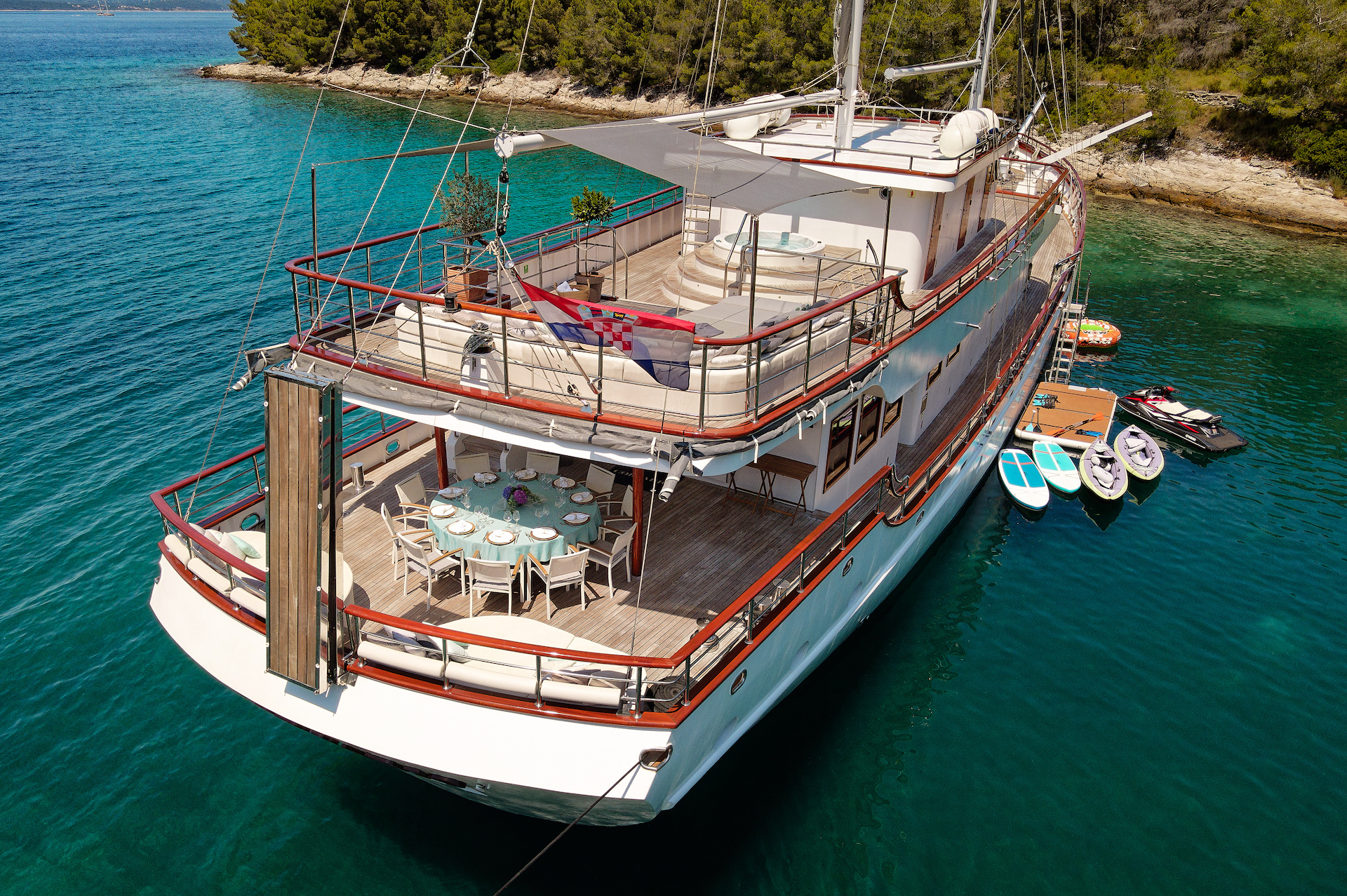 luxury yacht charter Corsario