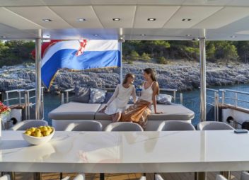 Luxury Yacht Dalmatino dining