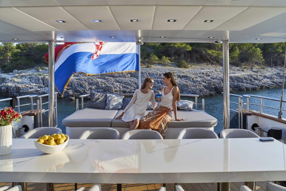 Luxury Yacht Dalmatino dining