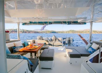 luxury_charter_catamaran_lucky_clover_aft_deck