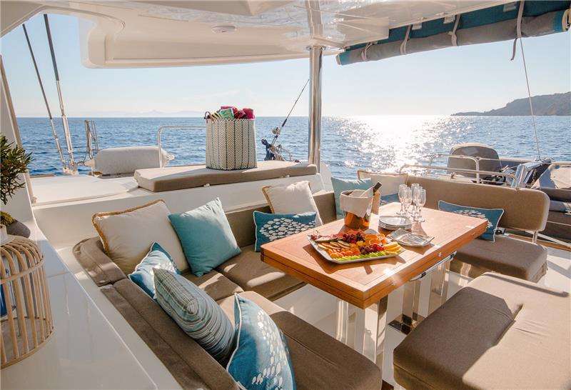 luxury_charter_catamaran_lucky_clover_aft_deck3