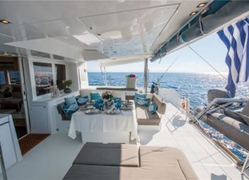 luxury_charter_catamaran_lucky_clover_aft_deck_diining