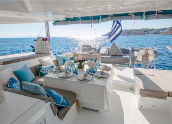 luxury_charter_catamaran_lucky_clover_aft_deck_dining2