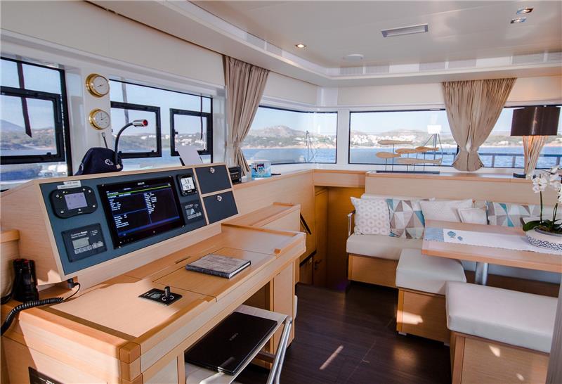 luxury_charter_catamaran_lucky_clover_navigation_area