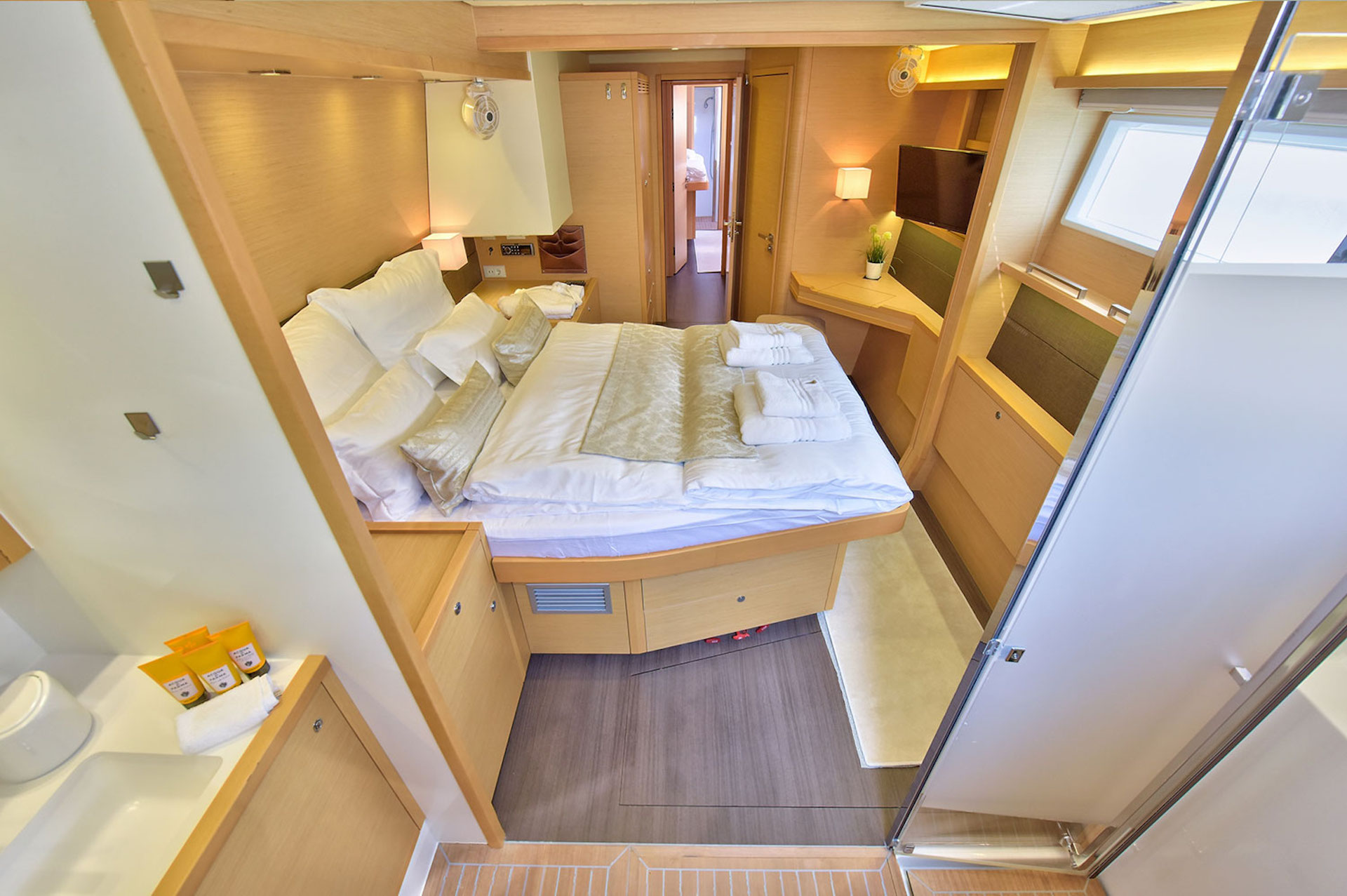 master cabin Adriatic Tiger yacht charter