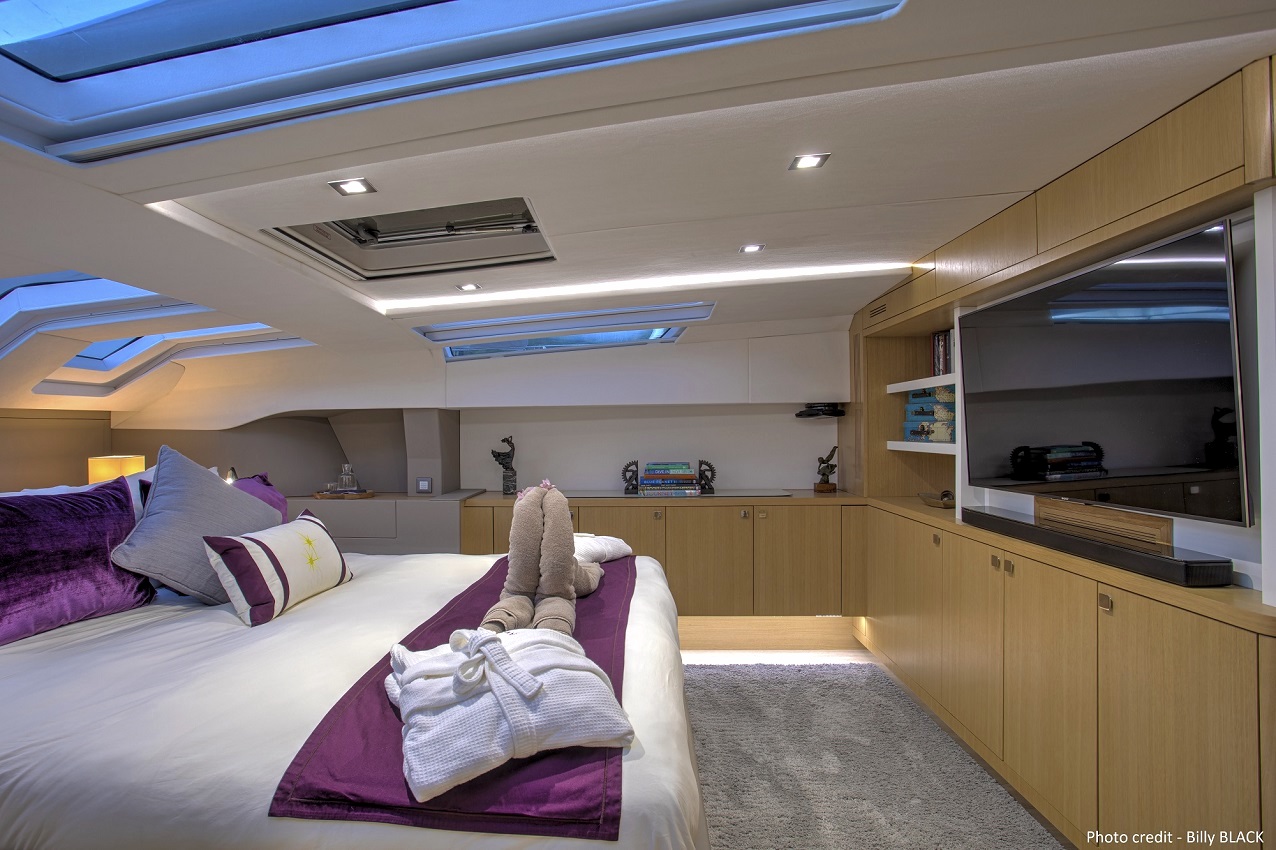 Master cabin catamaran NAMASTE