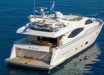 motor yacht charter Amor