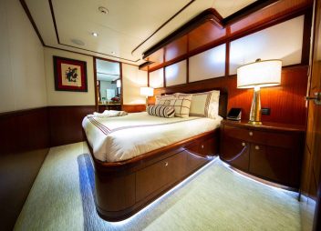 motor yacht charter Just Enough cabin