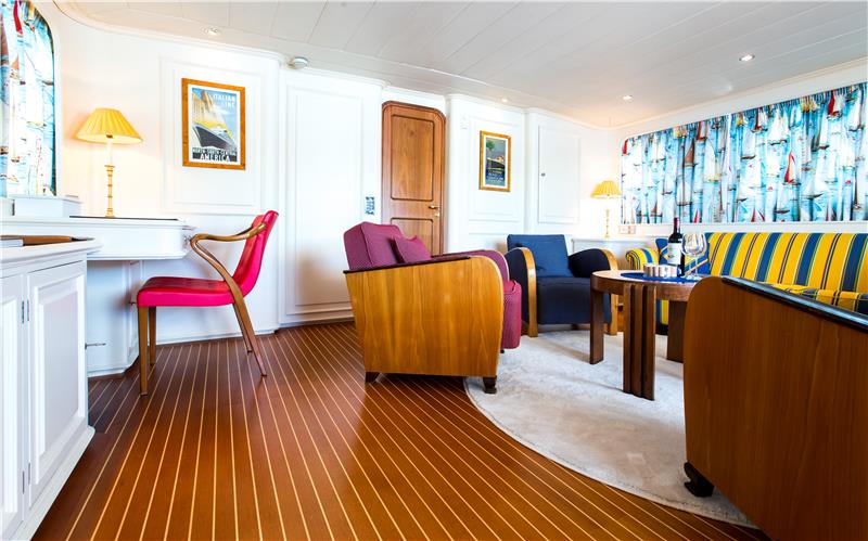 Motor Yacht Star Of The Sea upper salon