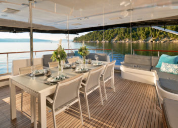 Outdoor dining on yacht San Limi