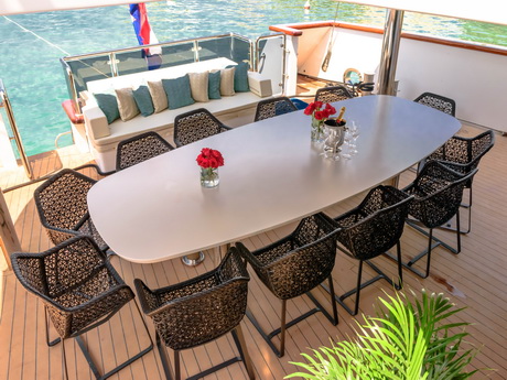 Outdoor dining sailing yacht Aiaxaia