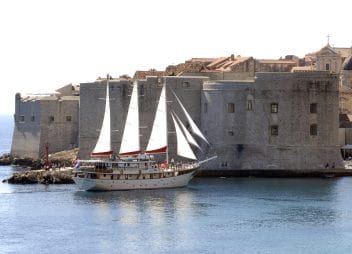 private-yacht-rental-barbara-dubrovnik-town