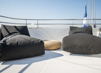 relax yacht charter Boom