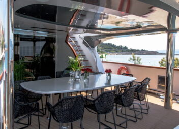 Sailing Yacht Aiaxaia outdoor dining